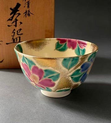Zeldzame Japanse matcha-chawan door Yasuchu Mizude, Camellia