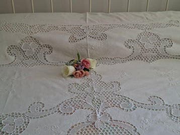 Charmante bedsprei met veel fijne Burano-kanten, met de hand, Antiek en Kunst
