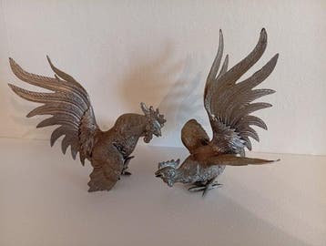 Beeldje - Pair of Vintage Fighting Rooster Sculptures – Cast