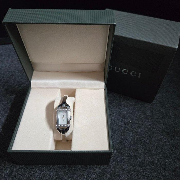 Gucci - Bamboo Bangle watch with white mother of pearl dial, Handtassen en Accessoires, Horloges | Heren