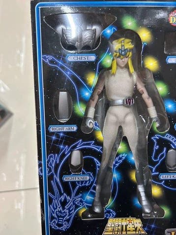 Bandai - Figurine-jouet Saint Seiya Real Cloth II Hyoga