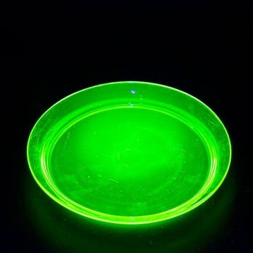 Bord - Uraniumglas - OURALINE, Antiek en Kunst, Antiek | Glaswerk en Kristal