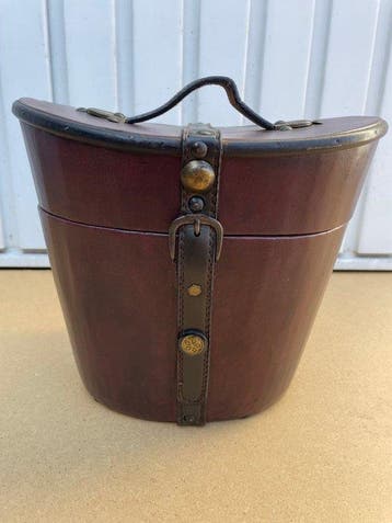 Decoratief ornament - Europa - Hat box / hat bucket