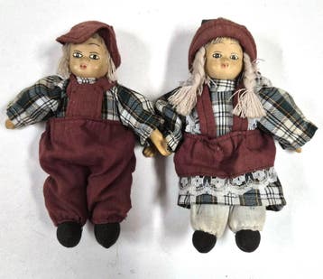 Vintage twee porseleinen poppen in klederdracht, jongen en, Enfants & Bébés, Verzenden