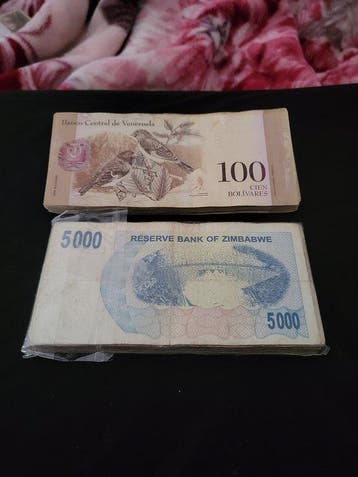 Venezuela, Zimbabwe. - 200 Banknotes - Various Dates (Sans