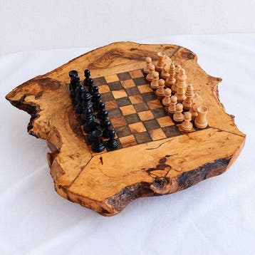 Table déchecs - Bois brut - sur pieds - Olivier - Sculpté à, Antiquités & Art