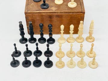Schaakspel - Selenus bone chess set - Been