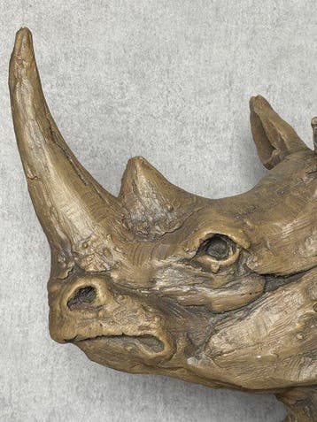 Statue, Exclusief sculptuur van een neushoorn 45 cm / 4.2 kg