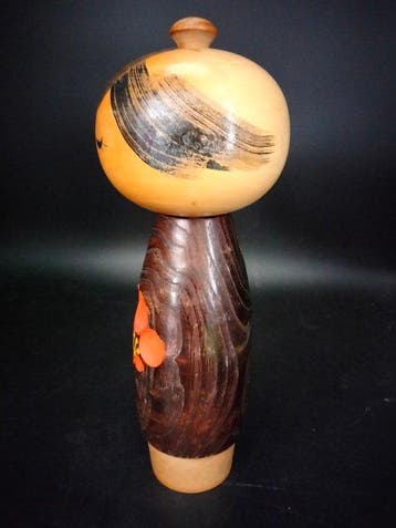 Usaburo Okamoto - Beeldje, mooie vintage sosaku kokeshi met