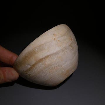 Oud-Egyptisch Albast Drinkbeker. Ø 9,5 cm. Middenrijk,, Verzamelen