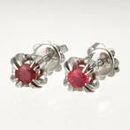 Boucles doreilles cloutées - 18 carats Or blanc Rubis