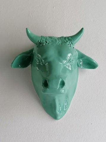Vanessa Bonino - sculptuur, Luxury bull - 21 cm - Majolica -