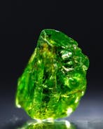Uitzonderlijk natuurlijk tsavorietkristal • 2.35 ct •