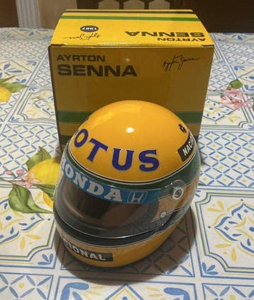 MBA-SPORT 1:18 - Modelauto - Helmet 1:2 Lotus Ayrton Senna