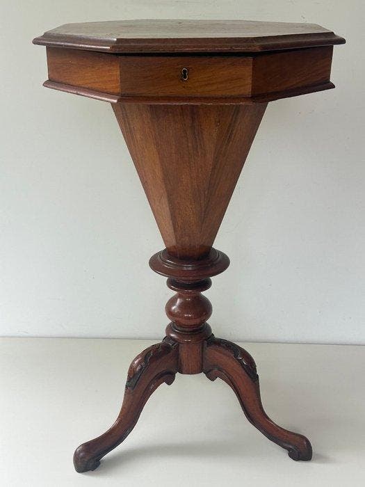 Table dappoint - Noyer - Une table de sciage en noyer., Antiquités & Art, Antiquités | Autres Antiquités