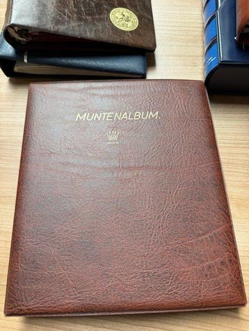 Accessoires. 6 munten albums + munthouders + muntcapsules