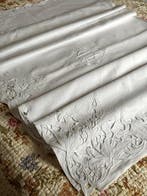 Superbe drap ancien en coton . Monogramme CN .Brodé a la, Antiquités & Art