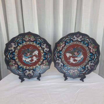 Bord (2) - Brons, Emaille - Paar cloisonné van 25 cm