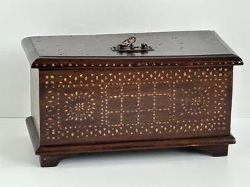 Bewaarkist Compleet met sleutel - inlay en parelmoer. - Kist
