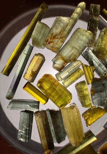 Tourmaline) Kristal- 4.62 g - (30), Verzamelen, Mineralen en Fossielen