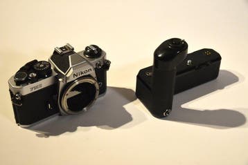 Nikon FM2 +Nikkor 28-85mm + Nikon MD-12 Analoge camera, Nieuw