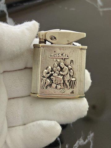 Dorgento - Embossed Tavern/Inn Scene - Aansteker - .830, Nieuw
