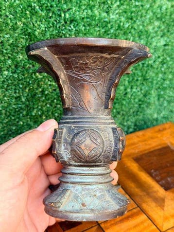 Petit vase gu - Bronze - Chine - Dynastie Qing (1644–1911)