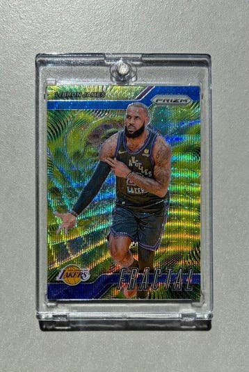 2024/25 Panini Prizm LeBron James Fractal /175 Numbered, Verzamelen, Nieuw