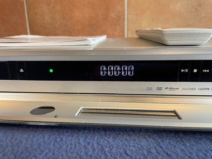 Loewe Blu tech vision 3D Blu-ray DVD-speler, TV, Hi-fi & Vidéo, Radios