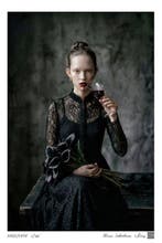 Alina Lebedeva - Red Wine & Black Callas, Antiquités & Art