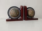 Serre-livres (2) - Porte-livres pour globes terrestres. -