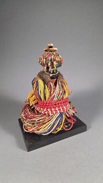 Poupée en bois et perles - Namji - Cameroun