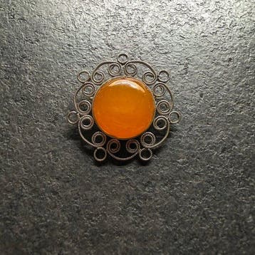 Broche florale ancienne de collection avec ambre baltique -