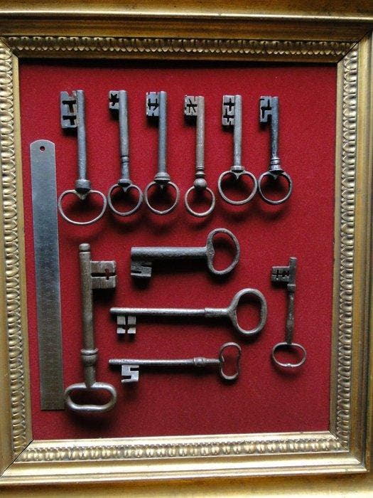 Konvolut 11 sehr beeindruckend große Schlüssel. - Sleutel, Antiquités & Art, Antiquités | Autres Antiquités