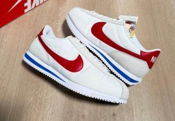 Nike - W NIKE CORTEZ TXT - Sneakers - Maat: EU 37.5, Nieuw
