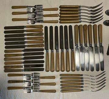 Ménagère pour 12 personnes (81) - Lavandou - Bois dolivier