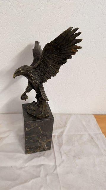 Figuur - Adler - Brons, Marmer