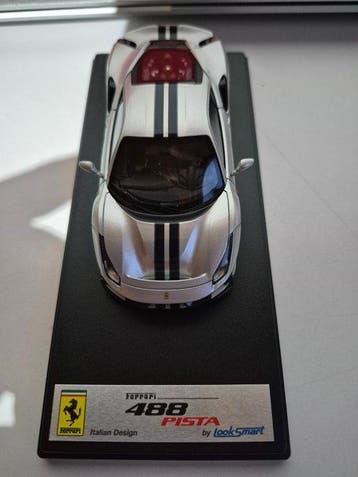 Look Smart 1:43 - Voiture de sport miniature - Ferrari 488