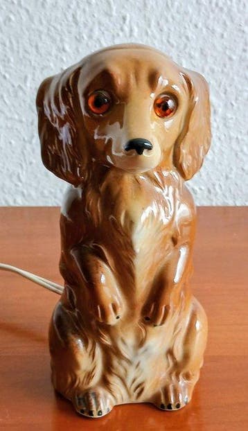 PorzellanTischlampe-Rauchverzehrer in Form eines sitzenden