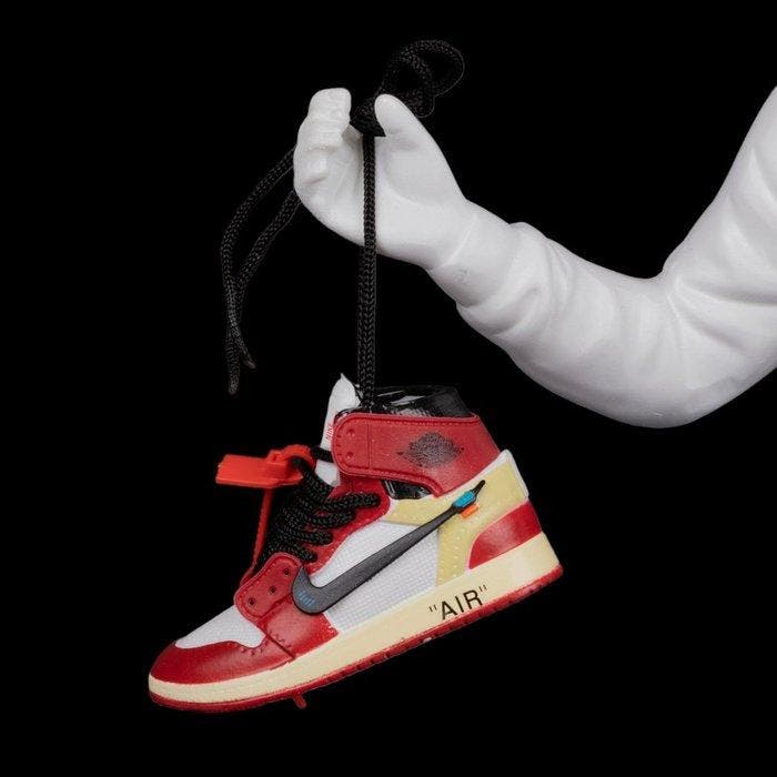 SKE - Banksy X NIKE AIR JORDAN, Antiquités & Art, Art | Objets design