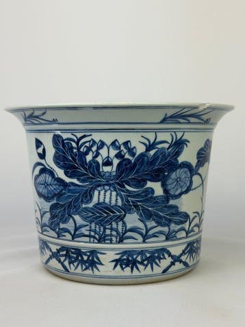 Pot de fleurs en céramique bleu et blanc au motif floral -, Antiquités & Art