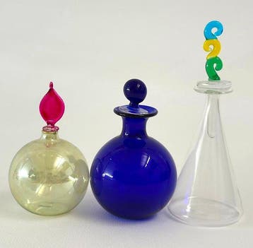 Raffinato Trittico di Profumiere con Tappo in Vetro