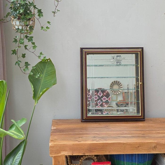 Vitrine - van binnenmuur naar spiegel - Hout, gelakt -, Antiek en Kunst, Curiosa en Brocante