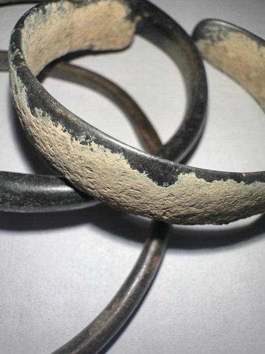 Bronstijd oude armbanden (armringen) Bronstijd/IJzertijd, Antiquités & Art, Antiquités | Autres Antiquités
