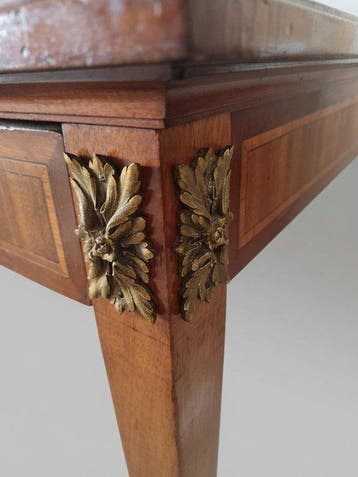 Bureau - Hout, Brons - Een mahoniehouten schrijftafel in de, Antiek en Kunst