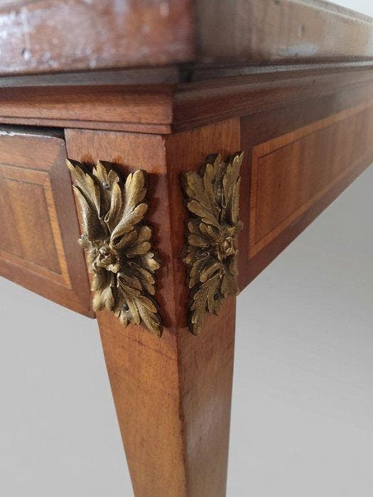 Bureau - Hout, Brons - Een mahoniehouten schrijftafel in de, Antiek en Kunst, Curiosa en Brocante