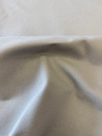 Tissu à la trame dense et régulière en coton pur avec un