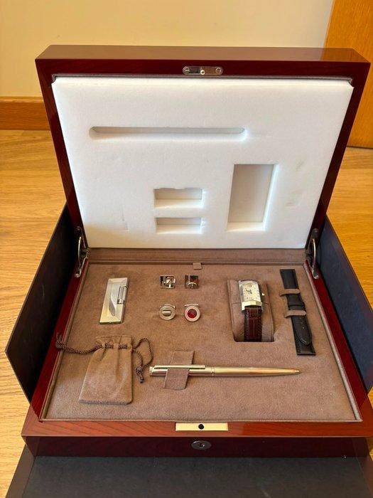 Dunhill - watch, pen, cufflinks set in wooden box -, Verzamelen, Rookartikelen, Aanstekers en Luciferdoosjes
