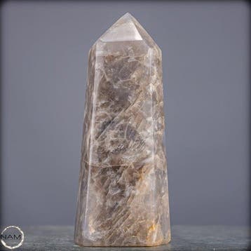 Adembenemende lavendel-rozenkwarts obelisk – Zachte
