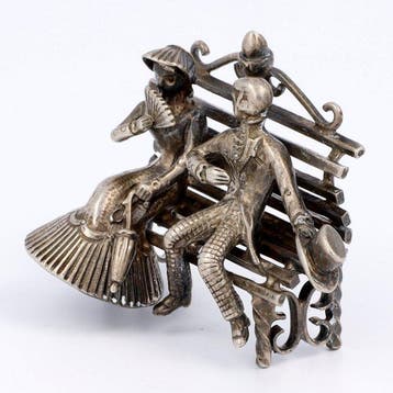 J. Niekerk - Vrouw met aanbidder - Beeldje - .835 zilver